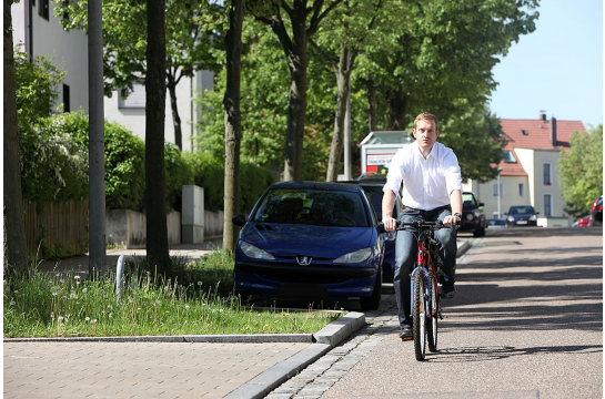 Auch wenn ein Radweg vorhanden ist: Manchmal ist es sicherer, die Straße zu benutzen