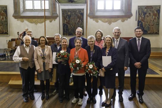 Fotografie: Beim Festakt zum 30. Jubiläum wurden Wegbereiter und langjährige Begleiter geehrt.  (C) Bilddokumentation Stadt Regensburg