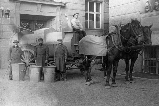 Müllfahrzeug um 1909 (C) Bilddokumentation Stadt Regensburg