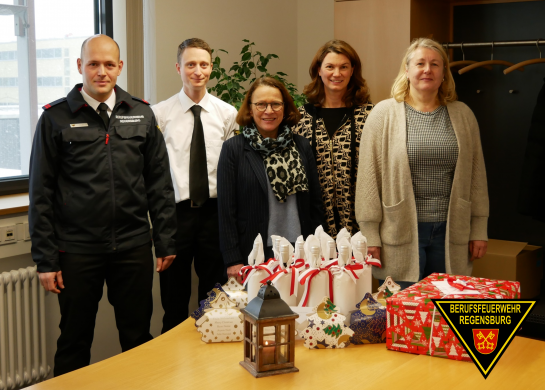 Stellv. Leitstellenleiter Fabian Fruth, Leitstellenleiter Martin Hartl, Oberbürgermeisterin Gertrud Maltz-Schwarzfischer, Landrätin Tanja Schweiger, Amtsleiterin Iris Krimm