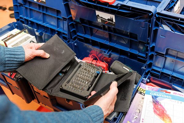 Fotografie - Spezialwerkzeuge zum Öffnen von Elektrogeräten