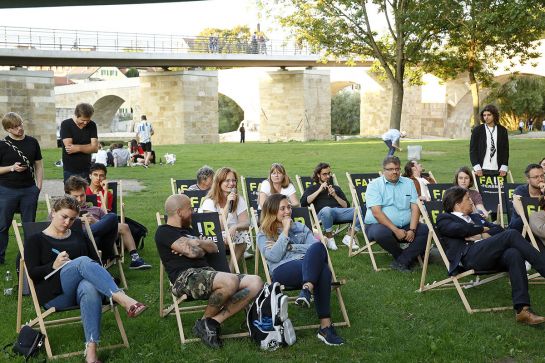 Fair Feiern - Diskussionsrunde Jahninsel ©Bilddokumentation Stadt Regensburg Fair Feiern - Diskussionsrunde Jahninsel (C) Bilddokumentation Stadt Regensburg