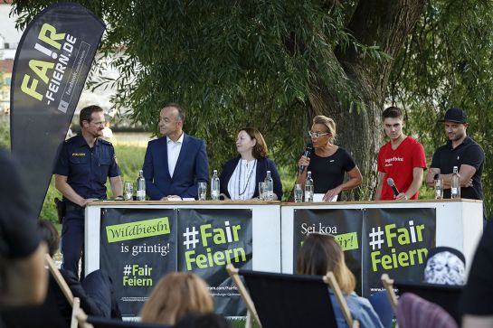 Fair Feiern - Diskussionsrunde Jahninsel ©Bilddokumentation Stadt Regensburg Fair Feiern - Diskussionsrunde Jahninsel (C) Bilddokumentation Stadt Regensburg