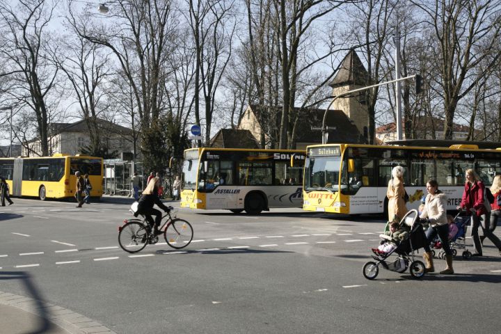 Verkehr am Busbahnhof