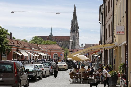 Stadtteile - Stadtamhof - Blick Richtung Steinerne Brücke ©Bilddokumentation Stadt Regensburg Fotografie - Blick Richtung Steinerne Brücke (C) Bilddokumentation Stadt Regensburg