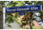 Fotografie: Straßenschild Konrad-Adenauer-Allee