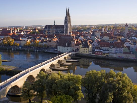 Stadtansicht - Blick über die Donau auf die Altstadt (C) Stefan Effenhauser, Stadt Regensburg