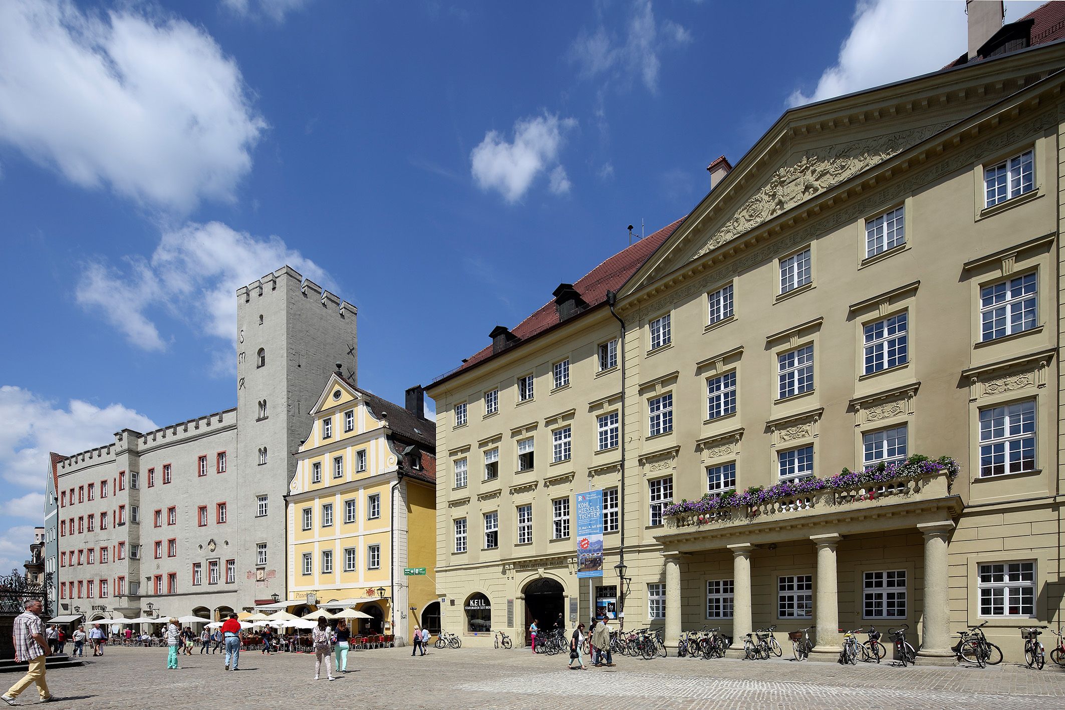 Fotografie: Der Haidplatz mit Thon-Dittmer-Palais