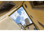 Justitiahof mit Blick auf Rathausturm (C) Bilddokumentation Stadt Regensburg