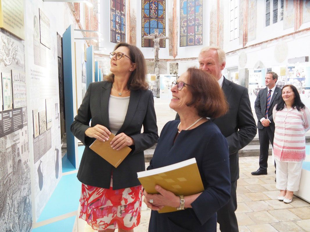 Fotografie: Eindrücke der Ausstellung Orte der Demokratie in der Minoritenkirche 