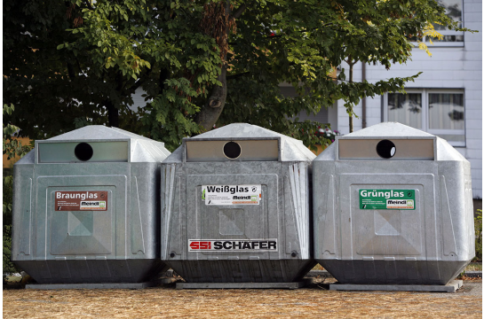 Foto Altglas- und Kleidercontainer