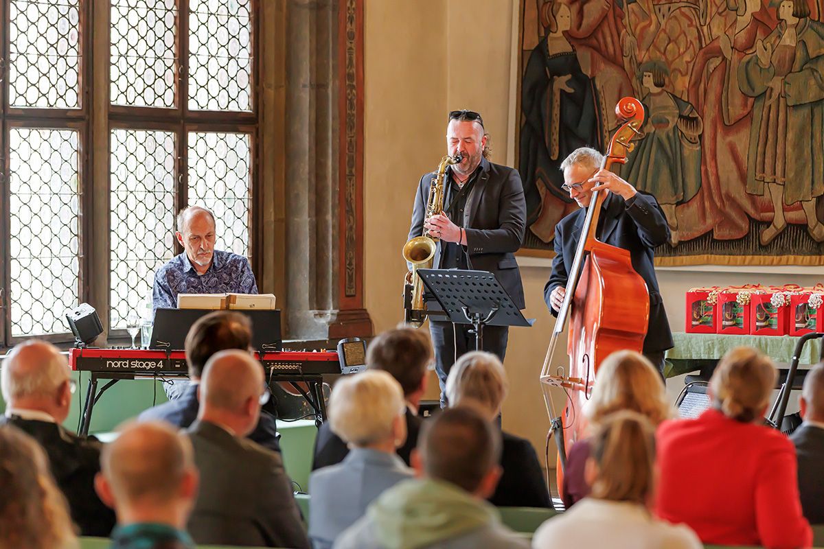 Fotografie - Die Band „King-Size Combo“ sorgt für die musikalische Untermalung
