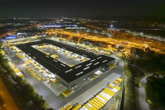 Fotografie: Das Regensburger Güterverkehrszentrum bei Nacht