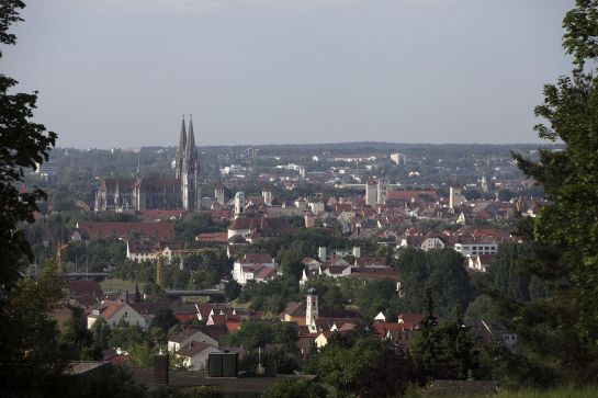 Fotografie: Vom Aberdeen-Park aus kann man eine grandiose Aussicht auf die Altstadt genießen. (C) Bilddokumentation Stadt Regensburg
