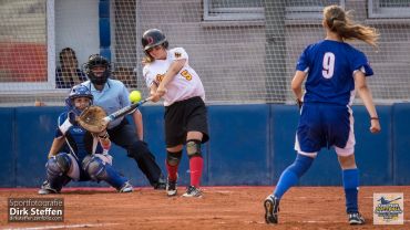 Fotografie: Nina Kerscher beim Softball-Spielen