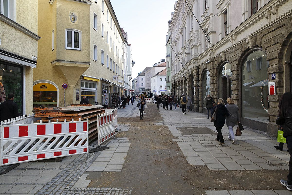 Fußgängerzone - Bauphase 2018 - Baustelle Königsstraße mit Blick Richtung Maximilianstraße