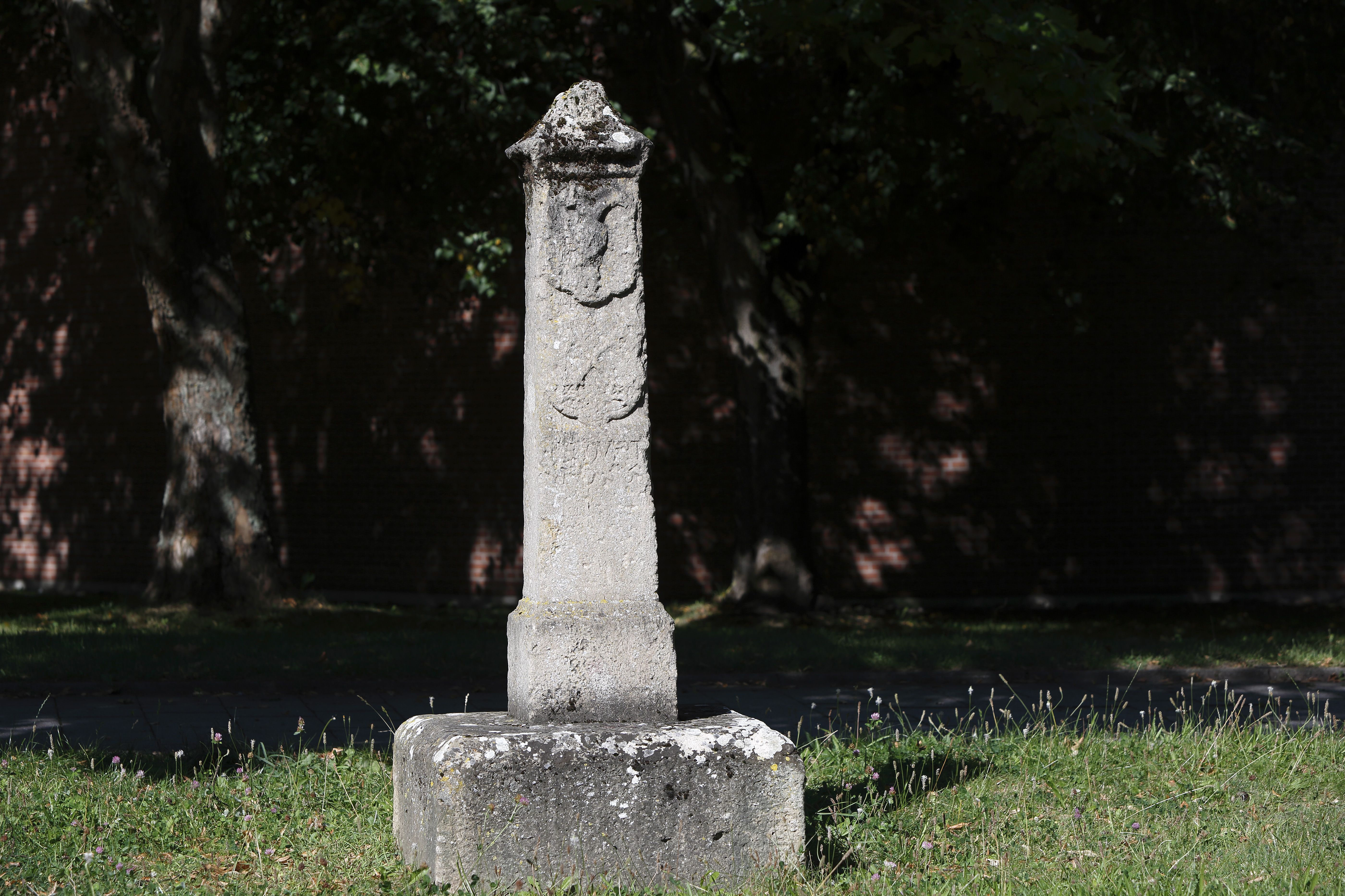 Die Burgfriedensäule in der Killermannstraße