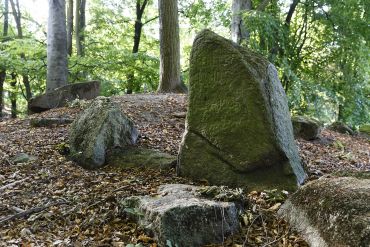 Das Schiller-Denkmal erinnert an den großen deutschen Dichter.