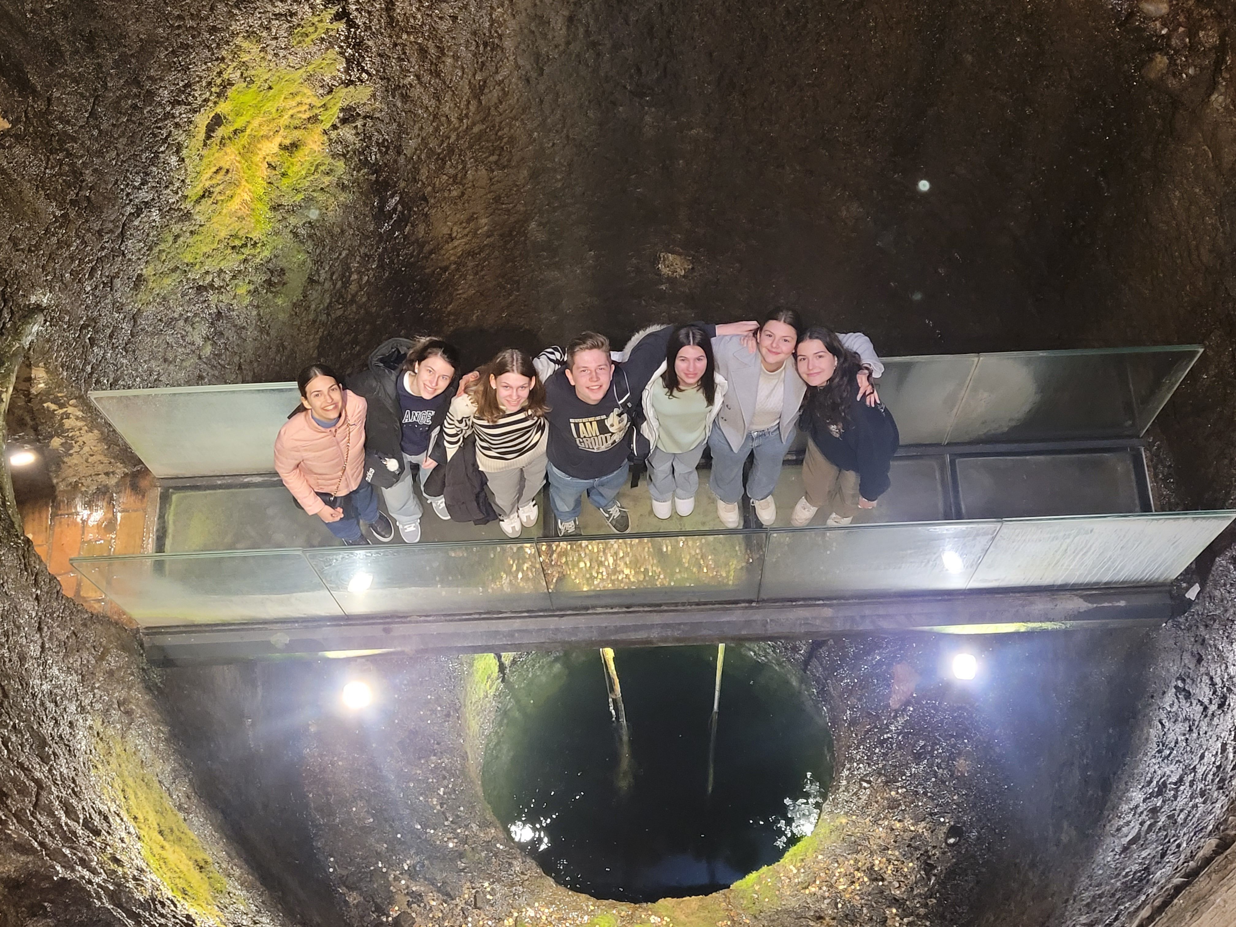 7_Im immer noch intakten etruskischen Brunnen in Perugia
