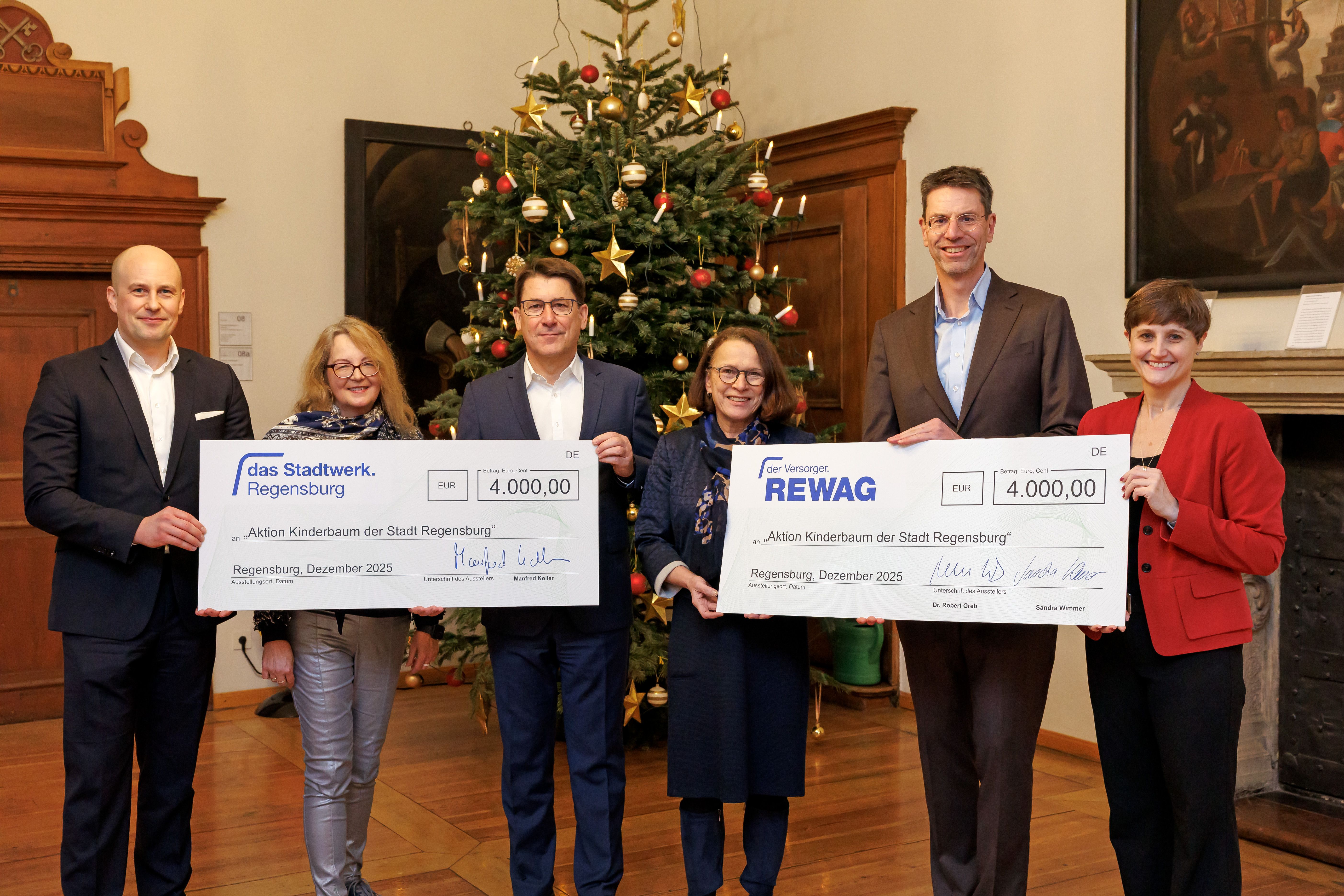 Foto, REWAG und das Stadtwerk spenden an die Aktion Kinderbaum 