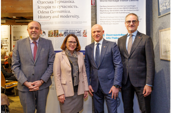 Generalkonsul Yuriy Nykytiuk, Oberbürgermeisterin Getrud Maltz-Schwarzfischer, Oberbürgermeister Gennady Trukhanov und Kulturreferent Wolfgang Dersch (v.l.n.r.)