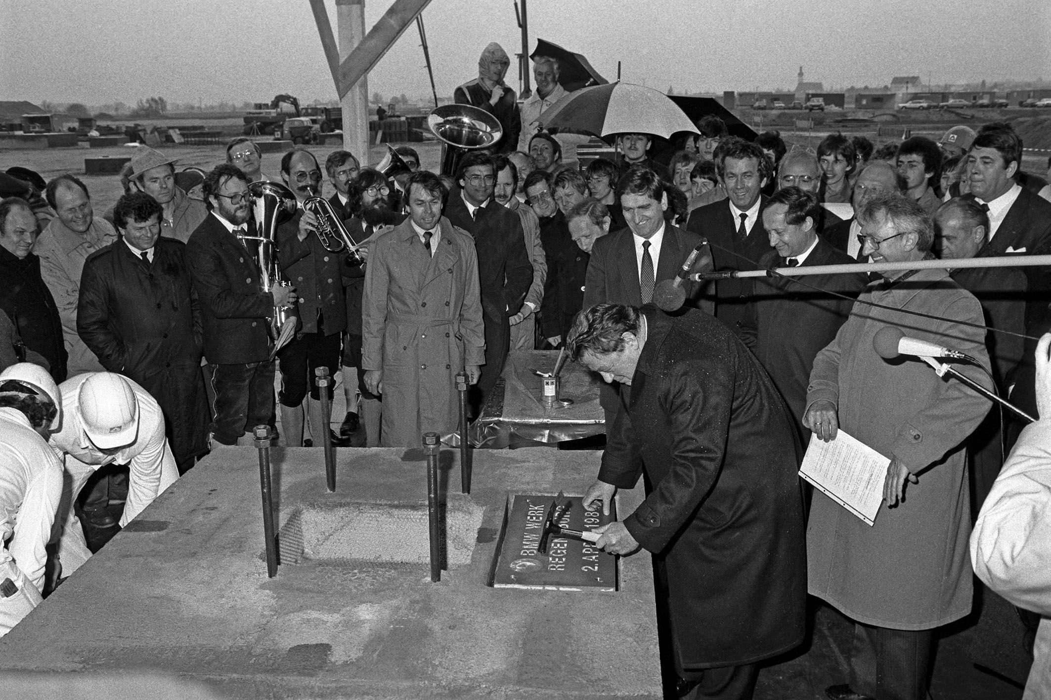Fotografie: Die Grundsteinlegung von BMW am 2. April 1984 in Harting