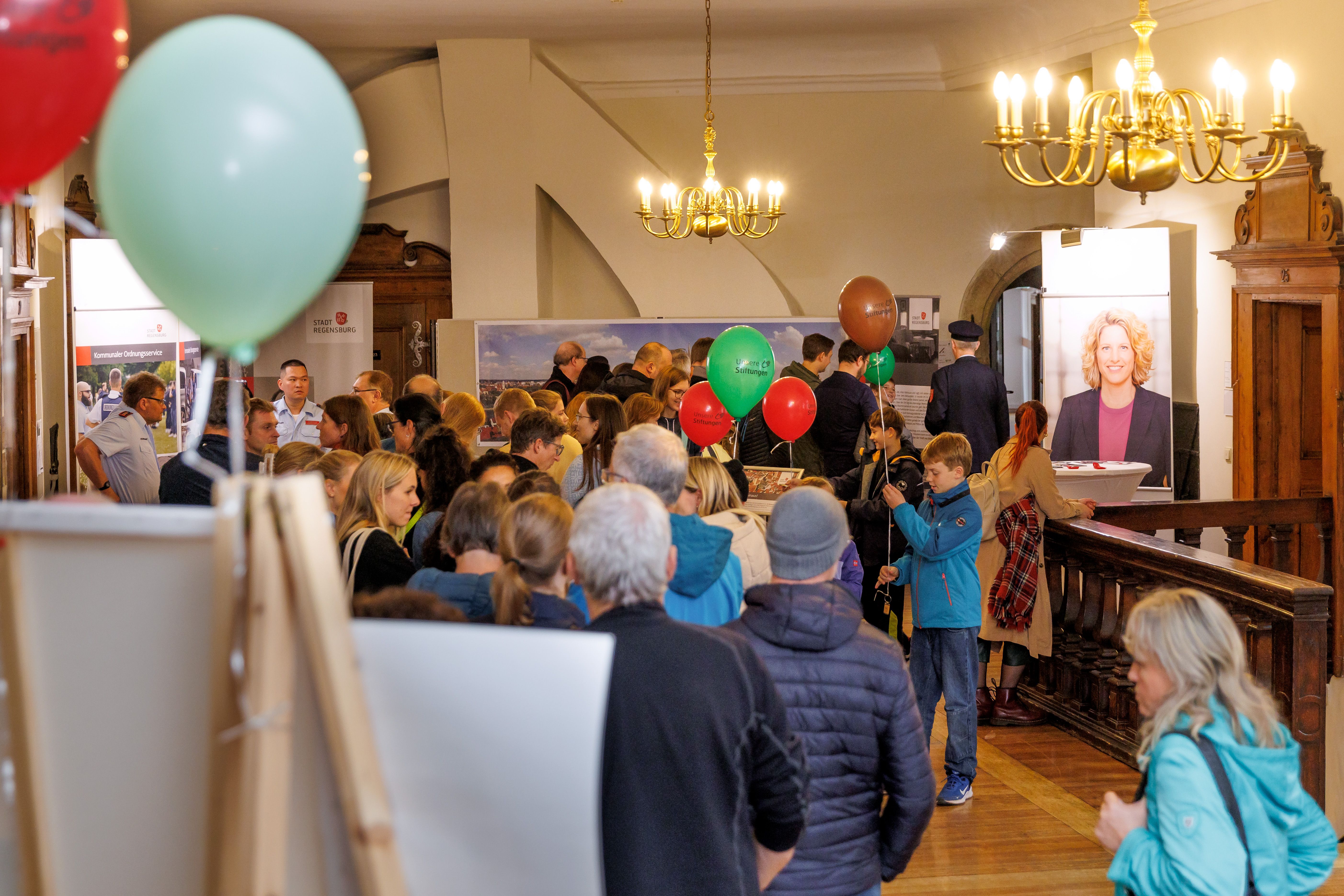 Fotografie: Im 2. Stock war Durchhaltevermögen gefragt: Für den Blick aus dem Rathausturm musste man mit Wartezeit rechnen.
