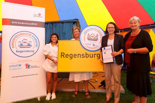 Kinderfreundliche Kommune - Verlängerung des Siegels (C) Stadt Regensburg