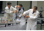 Universität Experiment Chemie (C) Pressefoto