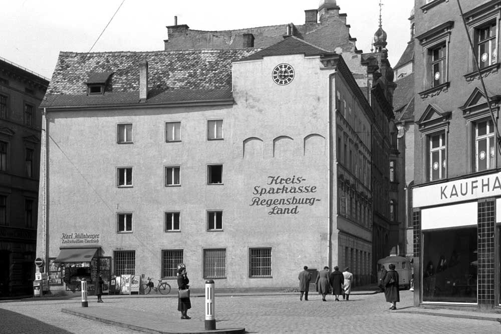 Neupfarrplatz - Kreissparkasse Am Spielhof
