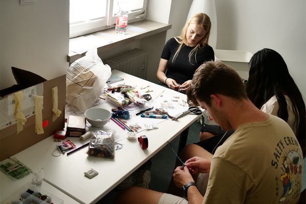 Fotografie - Jugendliche der Jugendkonferenz beim Fashion-Workshop 
