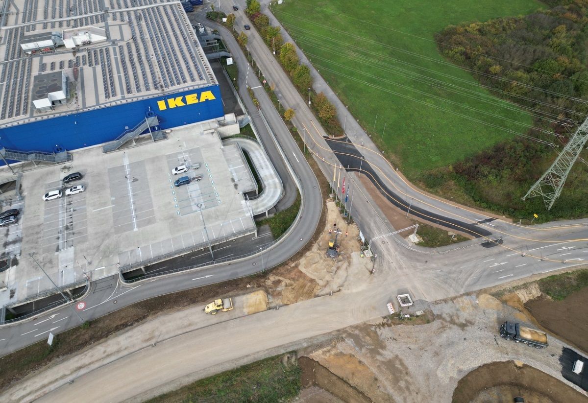 Baufortschritt zur Verlängerung der Leibnizstraße mit Verbindung an die Gewerbeflächen südlich der BAB A 3 zur Staatsstraße ST 2660.
