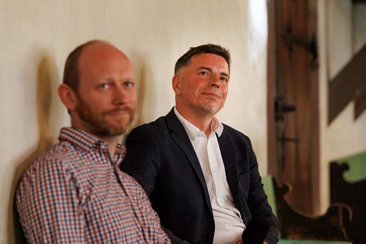 Fotografie - Matthias Vernim (rechts) und Markus Grebien, in der Abteilung Willkommenskultur und Integration zuständig für den Dolmetscherpool