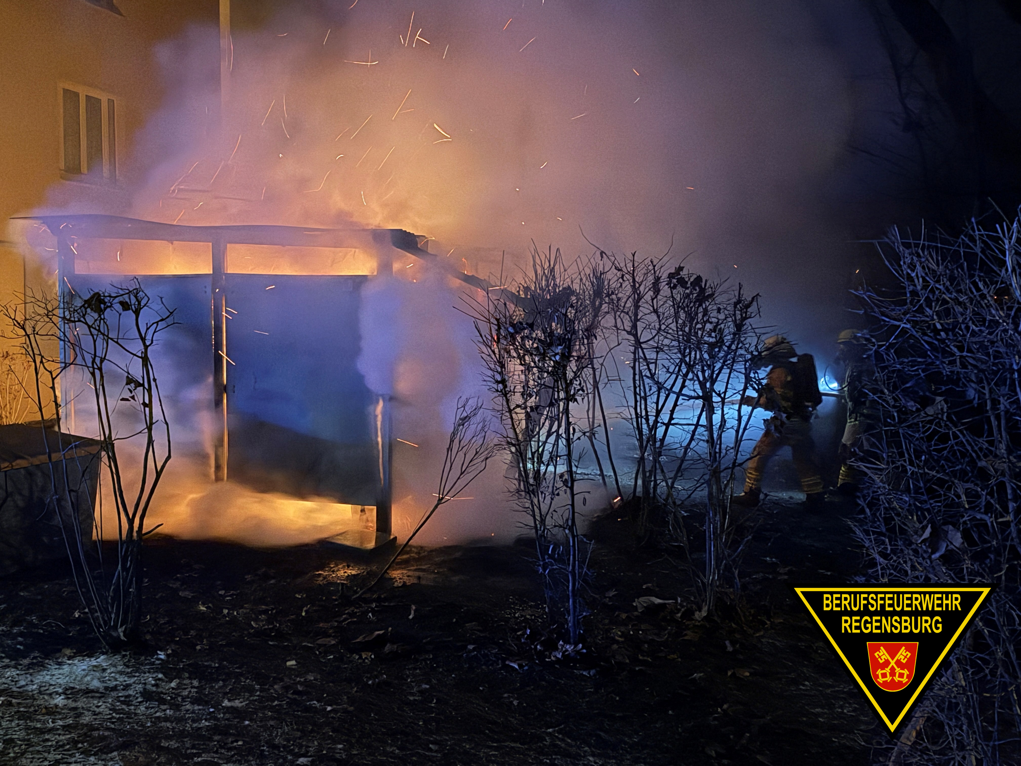 2026-01-01 Brand Müllunterstand