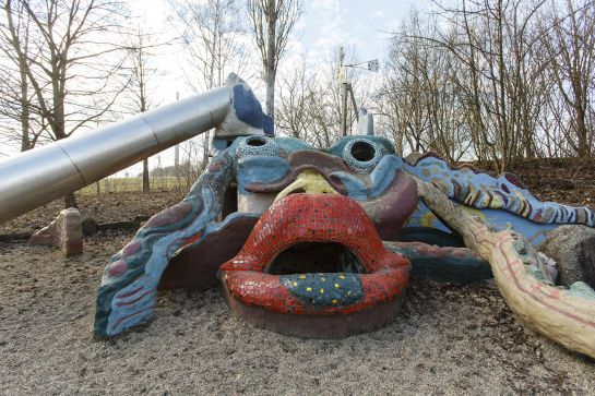 Fotografie: Eine geheimnisvolle Kröte lädt die Kleinen zum Spielen ein.