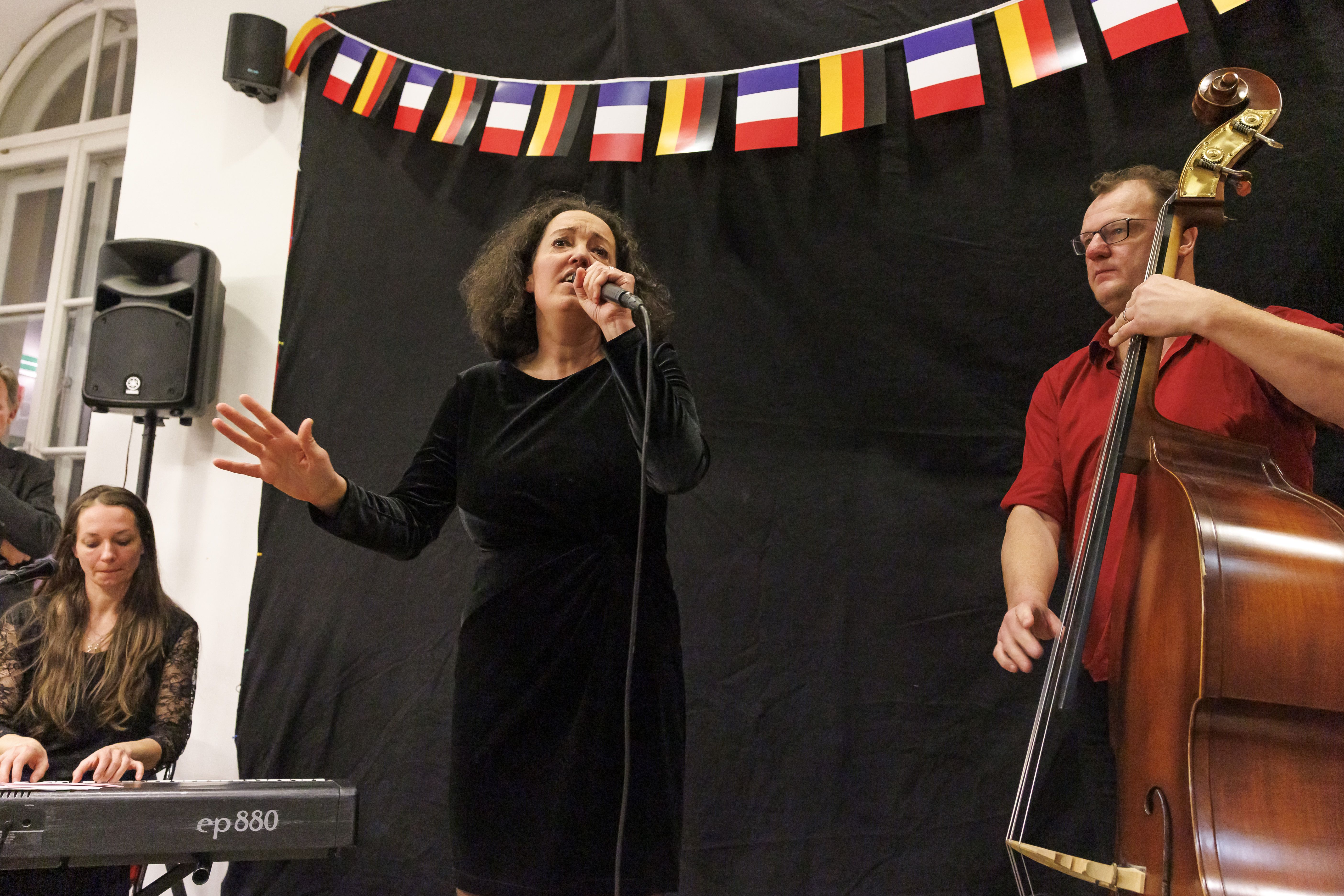 Fotografie – Der Abend wurde umrahmt von französischer Musik und Kulinarik.