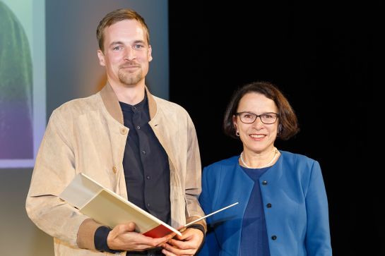 Alexander Rosol - Kulturförderpreisträger 2019 - und Bürgermeisterin Gertrud Maltz-Schwarzfischer