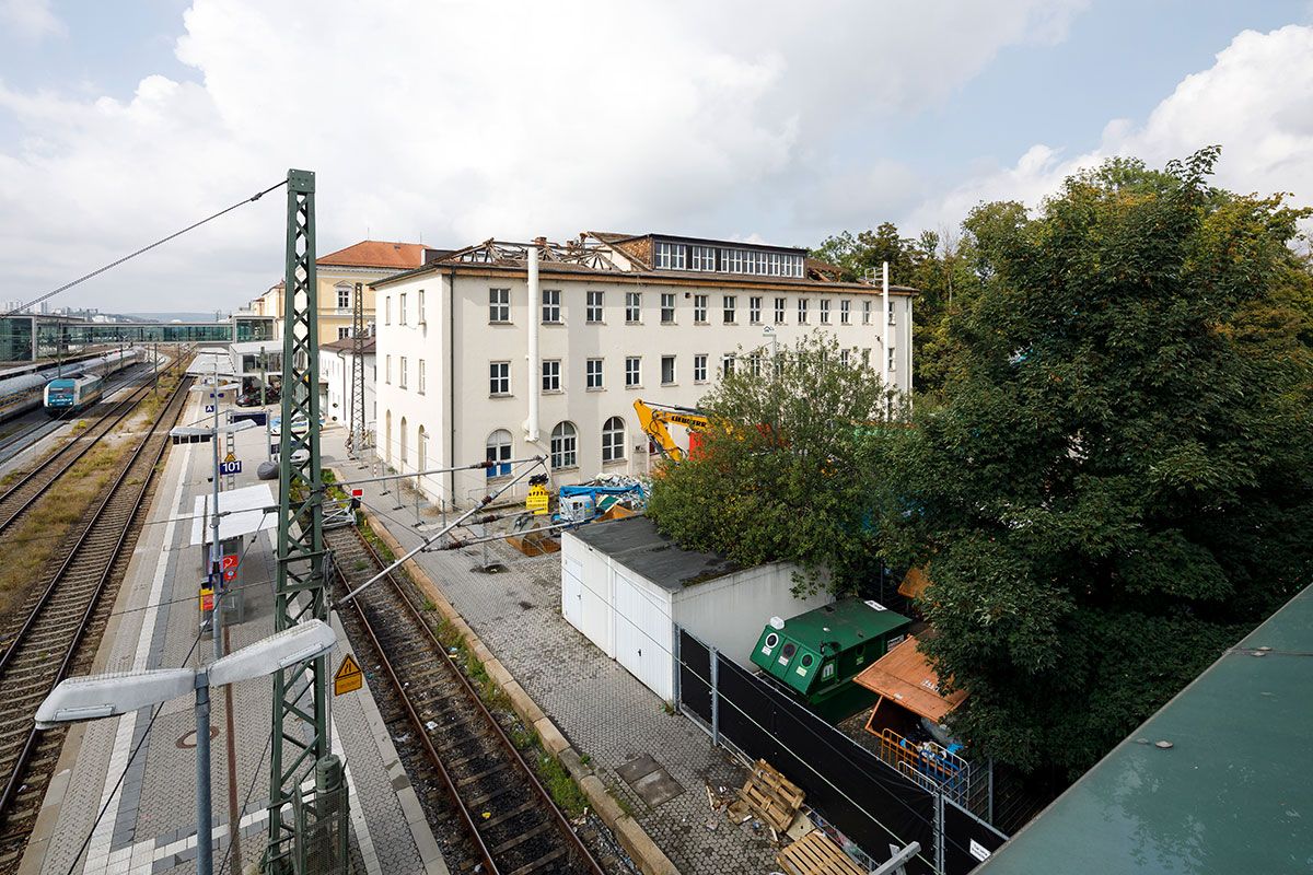 Der Abriss des Gebäudes in der Bahnhofstraße 20 geht weiter. 