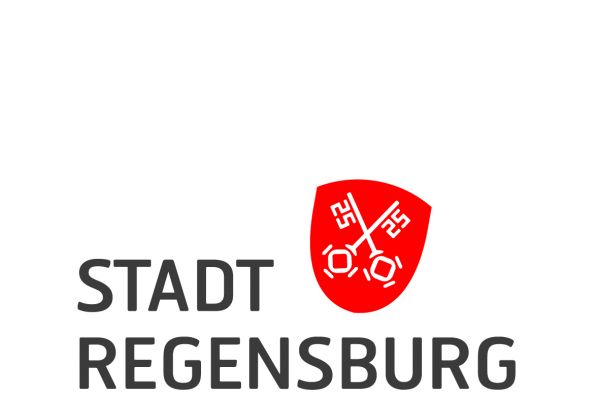 Es ist das Wappen der Stadt Regensburg mit dem Schriftzug Regensburg zu sehen.
