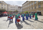 Trommelgruppe Sarará in Aktion auf dem St.-Kassiansplatz 1