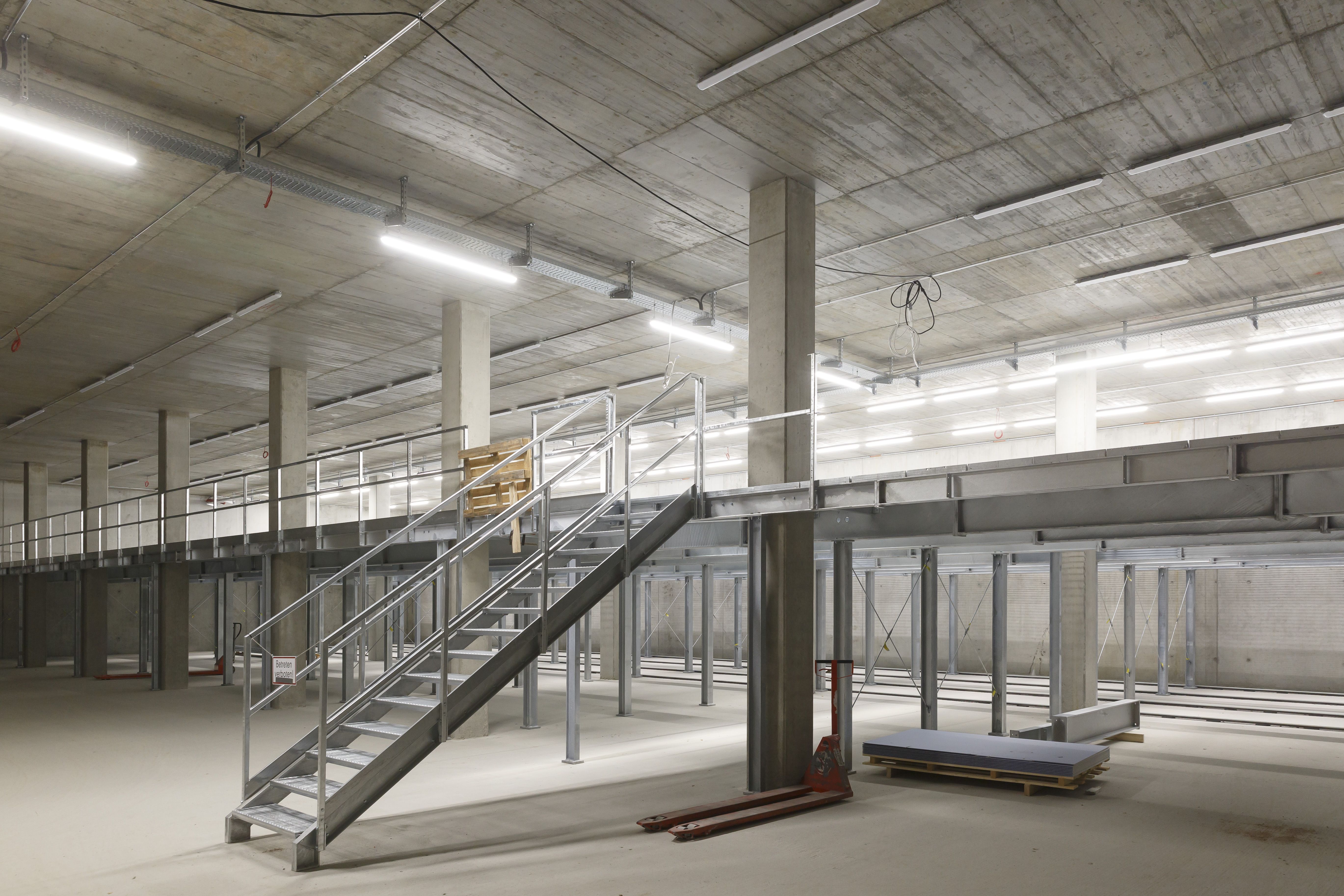 Foto – Zentraldepot – Einbau Regalierungsanlage 