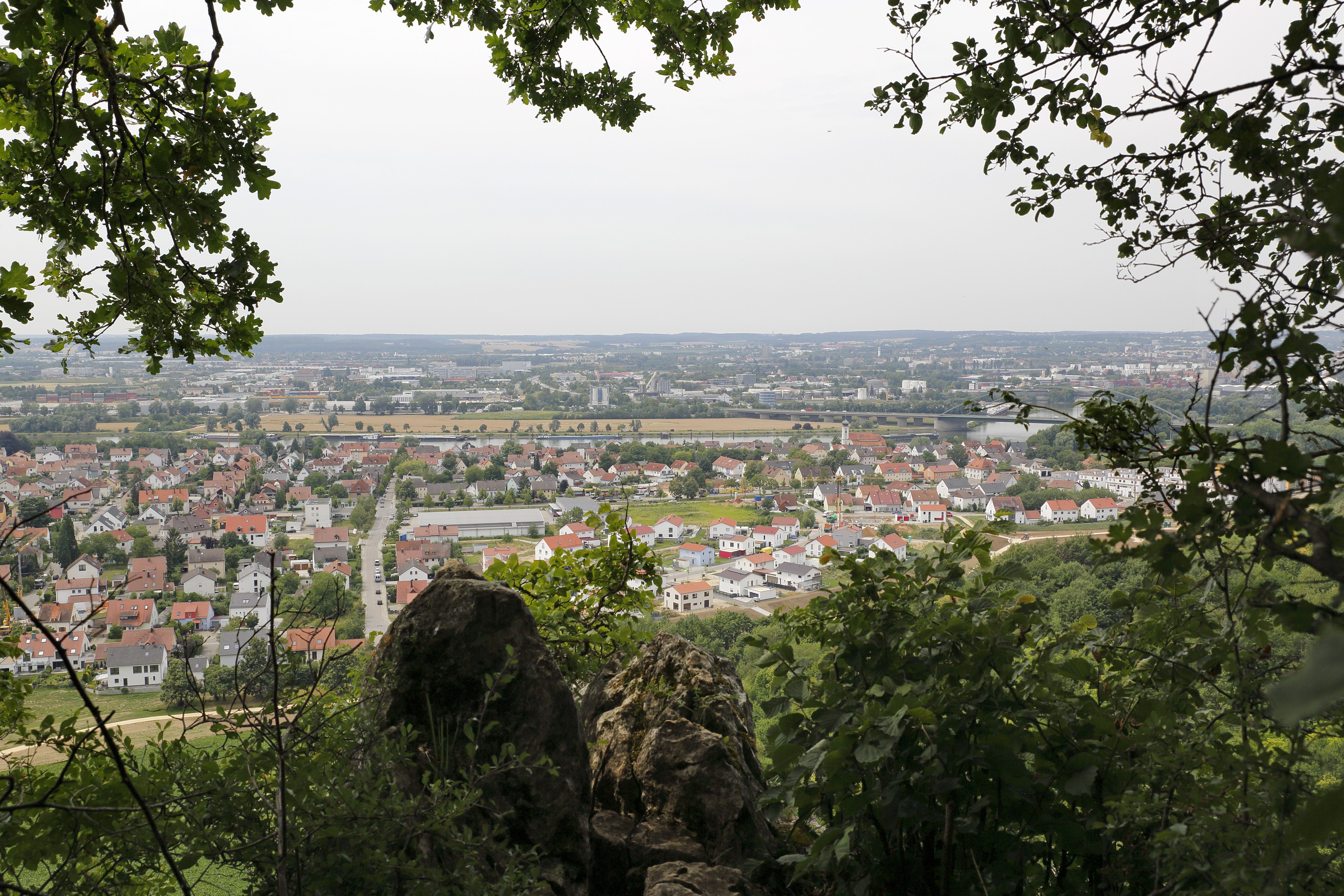 Fotografie: Blick vom Keilsteiner Hang auf den Stadtteil