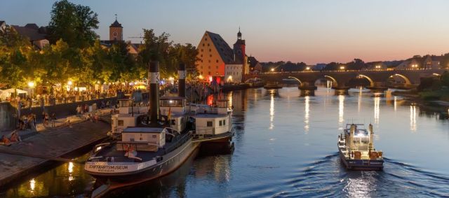 Fotografie - Sommerabend mit Blick auf Steinerne Brücke