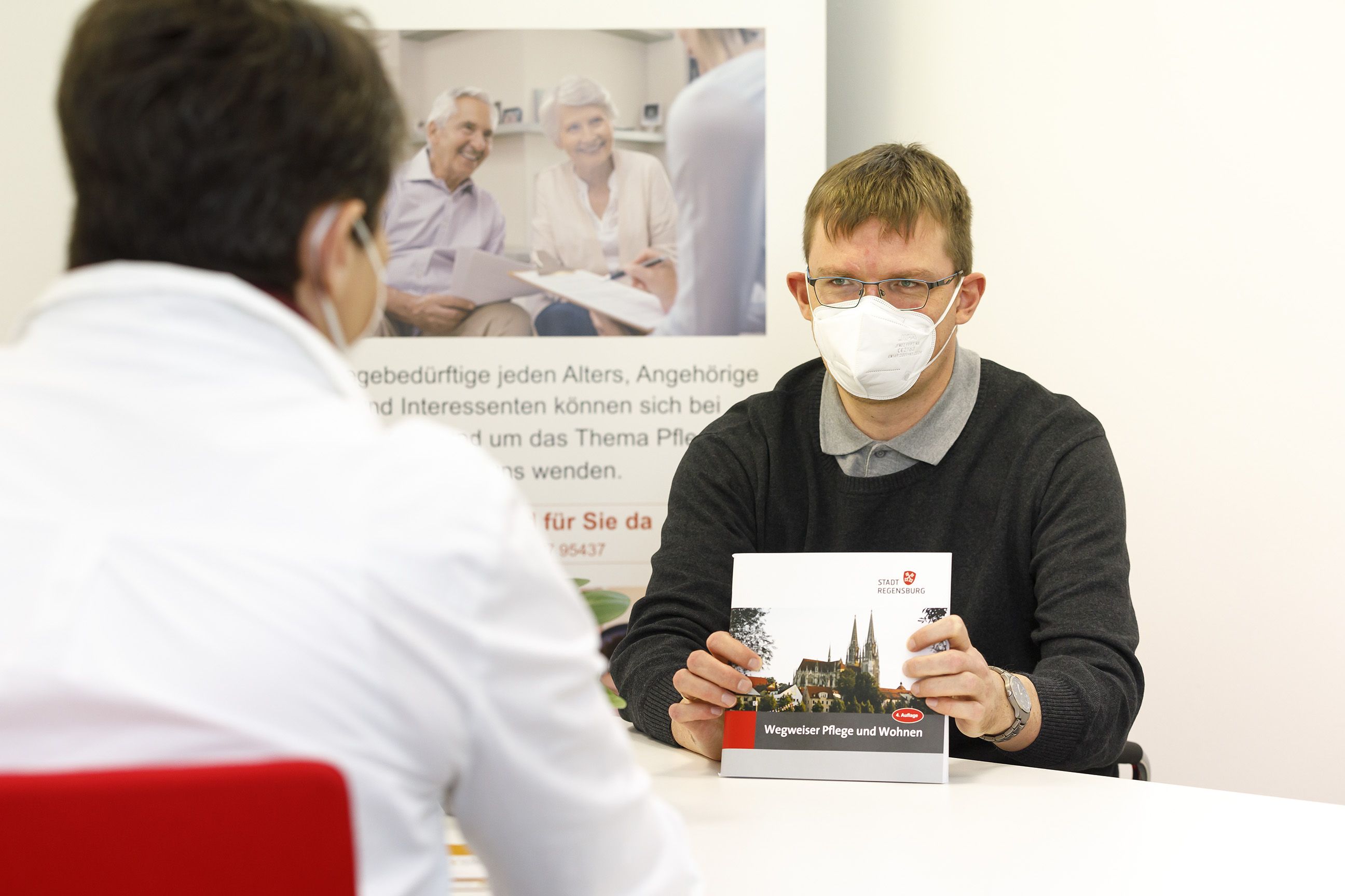 Fotografie: Beratungsgespräch im Pflegestützpunkt