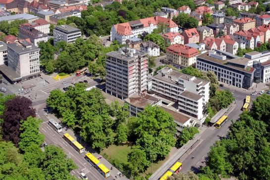 Ernst-Reuter-Platz - Luftbild Busbahnhof mit Wirsingbau (C) Stadt Regensburg