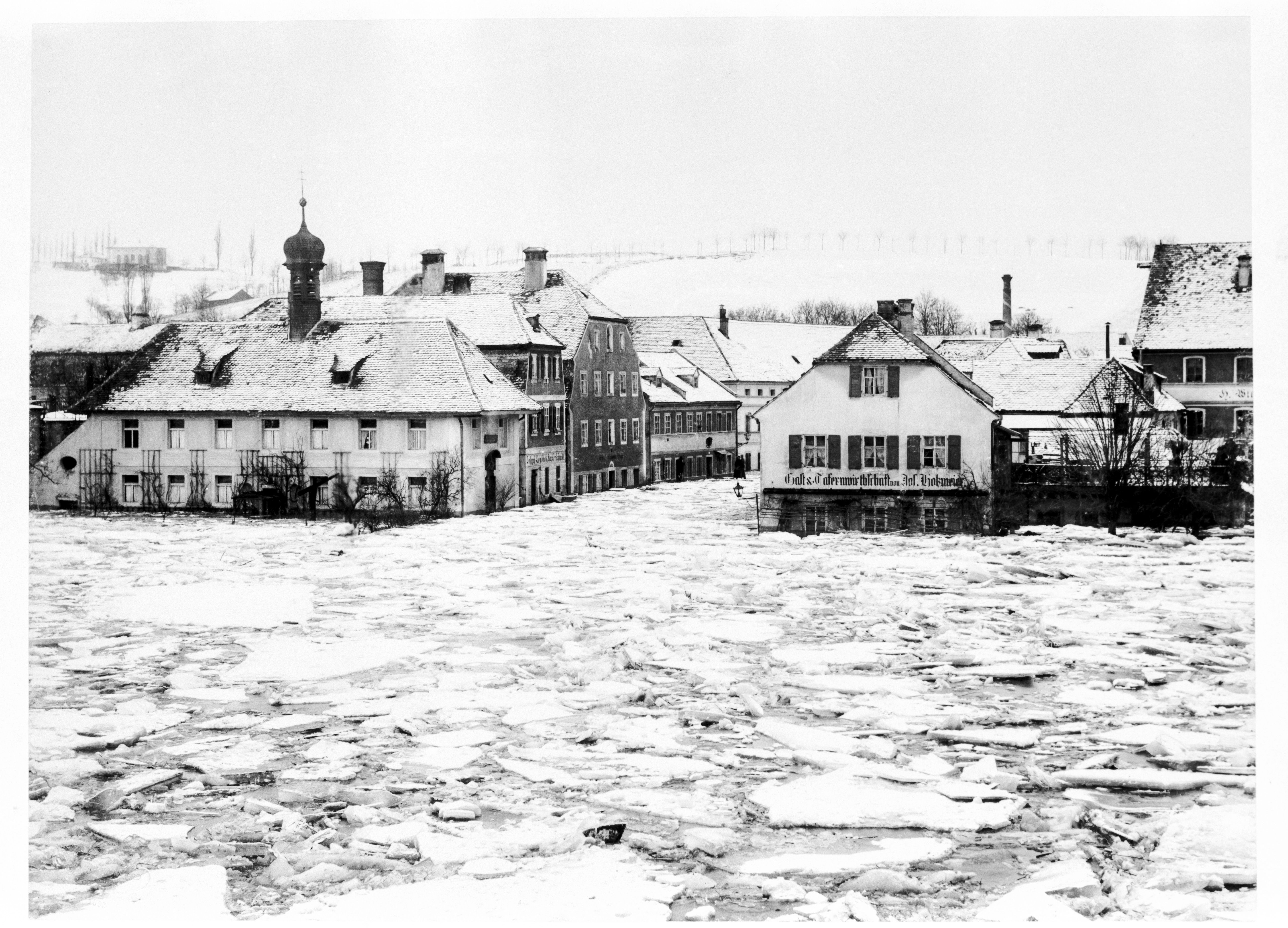 Fotografie: Historische Aufnahme des Eisstoßes im Protzenweiher (Blick nach Norden)
