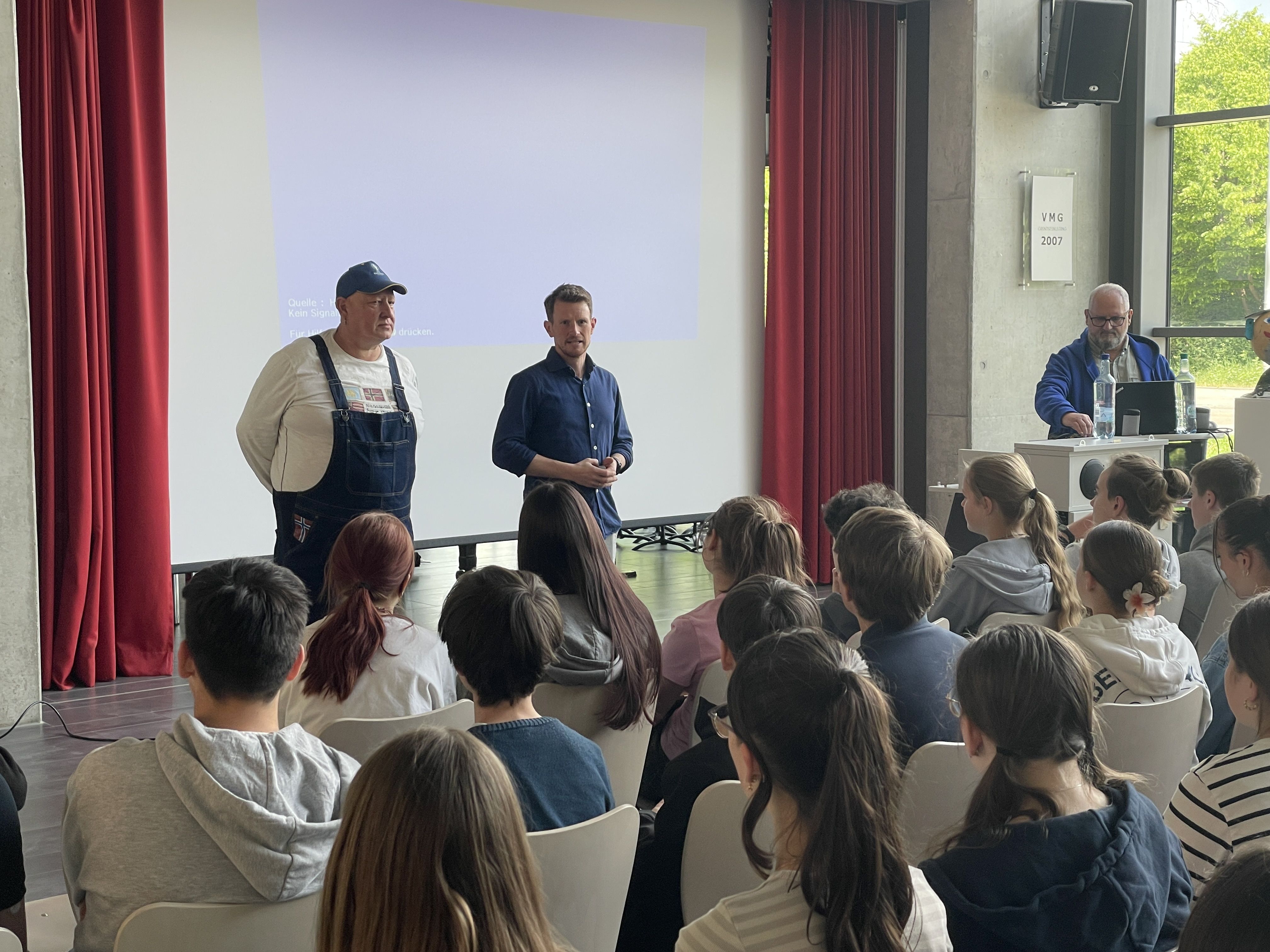 Herr Weinmann bedankt sich für die beindruckenden Einblicke
