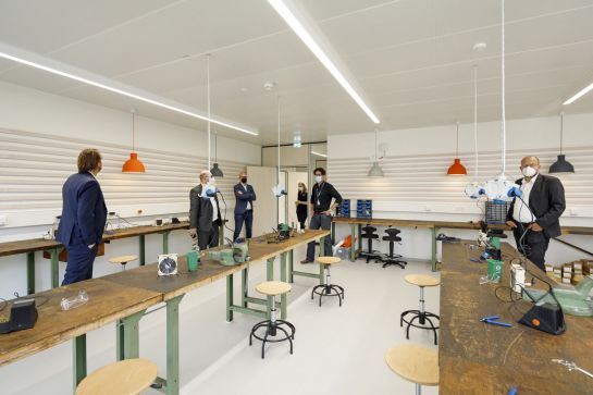 Fotografie: Blick in die MINT-Labs bei der Eröffnung am 18. September 2021