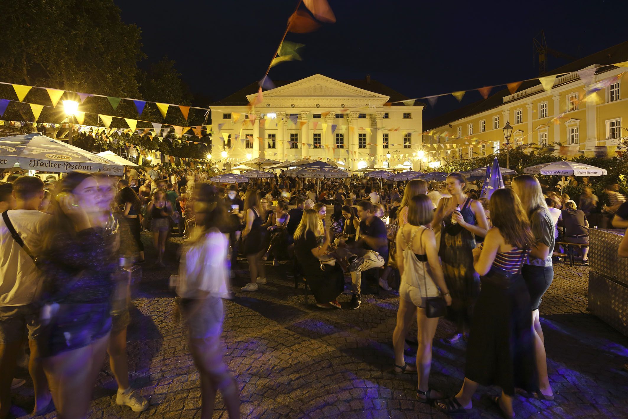 Fotografie: Abendstimmung auf dem Bismarckplatz