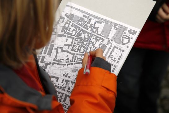 Kinder beim Planen (C) Stadt Regensburg